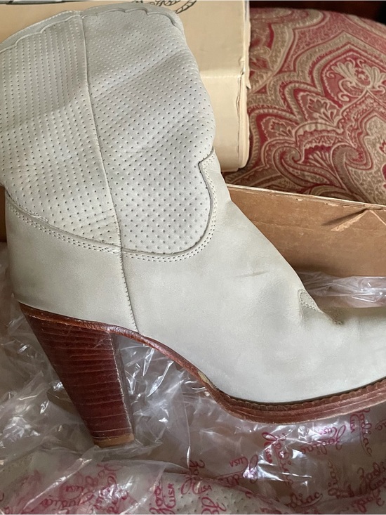Zodiac Shoes - Vintage 70s Zodiac USA Leather Western Style Heeled Boots